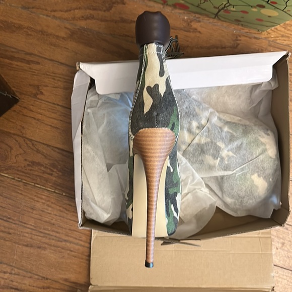 Brand new, never tried on camo platform booties. - Picture 2 of 5